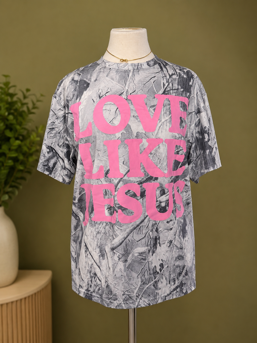Love like Jesus Tee